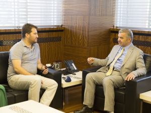 Diriliş Ertuğrul’un Yapımcısı Mehmet Bozdağ, Büyükşehir Belediyesi dergileri için Başkan Çelik’e teşekkür etti
