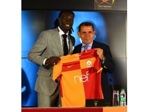 Gomis, Galatasaray ile imzaladı