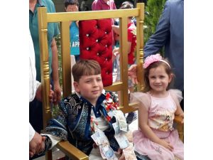 Cumhurbaşkanının ismini taşıyan 9 yaşındaki çocuk sünnet oldu