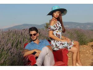 Lavanta tarlasında model çekimi