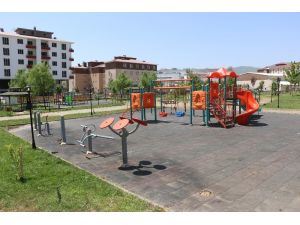 Bingöl Belediyesi, parkları onarıyor