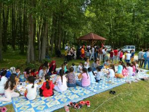 Kuran kursu öğrencileri piknikte neşeli saatler geçirdi