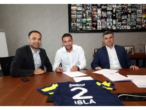 Fenerbahçe Mauricio Isla’ya imza attırdı
