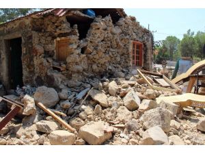 Deprem binalarda ağır hasara yol açtı