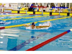 Eskişehirli yüzücü 14 yaş 50 metre serbest stil yüzme kategorisinde Türkiye rekoru kırdı