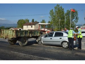 Tokat’ta otomobil ile traktör çarpıştı: 5 yaralı
