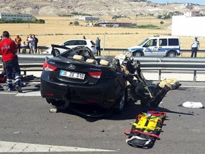 Otomobil TIR'a arkadan çarptı: 4 ölü