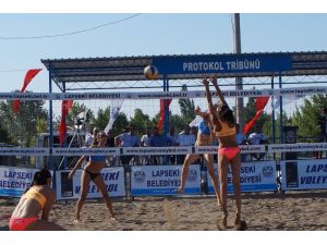 Lapseki 20’inci Plaj Voleybol Turnuvası başladı