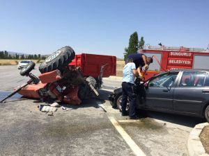 Otomobil traktörle çarpıştı: 6 yaralı