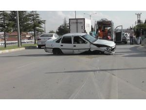 Kontrolden çıkan otomobil bariyerlere çarptı: 2 yaralı