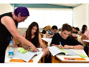 Muratpaşa ODTÜ Gençlik Parkı’nda 200 öğrenciye ingilizce dersi