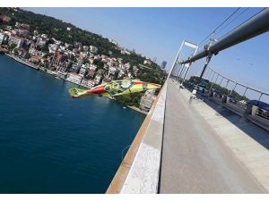 15 Temmuz Şehitler Köprüsü’ne dev Evkur Yeni Malatyaspor bayrağı