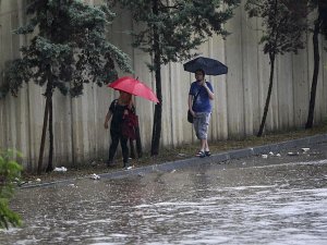 AKOM'dan İstanbullulara ani sel ve su baskınlarına karşı uyarı
