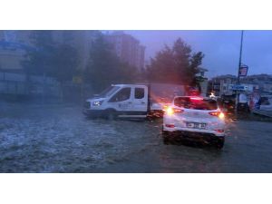 İstanbul’da beklenen şiddetli yağmur dolu ile birlikte geldi