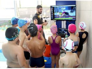Beyaz Kule Okulları’nda yüzme dersleri kameralı eğitimle veriliyor