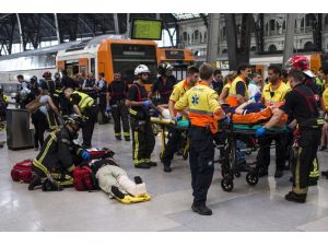 Barcelona’da tren kazası: 48 yaralı