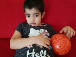 Türkmen aile küçük Nur için yardım bekliyor