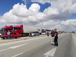Köy sakinleri kaza sonrası Afyonkarahisar-Kütahya karayolunu ulaşıma kapattı