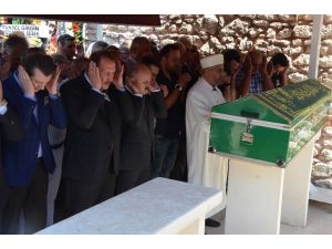 Muhtar Ölmezer son yolculuğuna uğurlandı