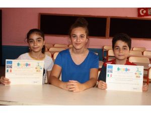Türk öğrenciler göçmenliği yaşadı