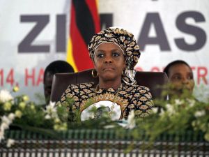 Zimbabve, mahkemeye çıkarılacak ’first lady’sine dokunulmazlık istedi