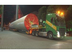İzmir Fuarı’na 96 metrelik rüzgar tribünü getirildi