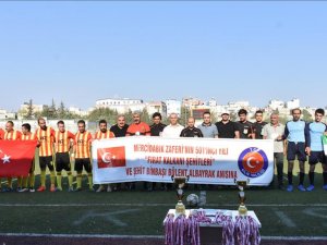 Türk ve Suriyeli gençlerin dostluk maçı