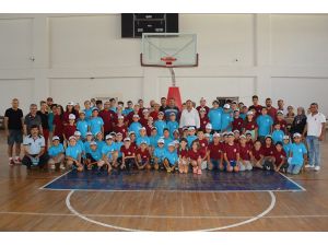 Dinar Belediyesi’nden, yaz spor okulu öğrencilerine büyük jest