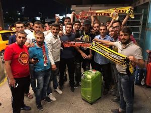 Evkur Yeni Malatyaspor’un yeni transferi Arturo Mina’ya havaalanında karşılama