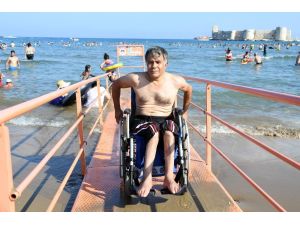 Uluslararası standartlardaki engelli plajı, Türkiye’nin her yerinden ilgi gördü