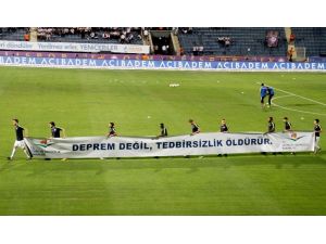 Osmanlıspor ile Galatasaray maçında 17 Ağustos depremi unutulmadı