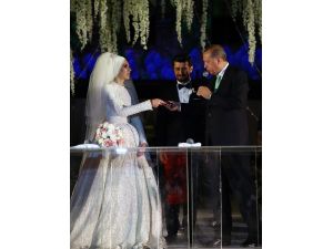 Cumhurbaşkanı Erdoğan Bakan Zeybekci’nin kızının nikah şahidi oldu