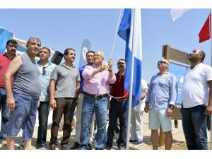 Mersin’de ilk mavi bayrağı Kızkalesi Halk Plajında göndere çekti