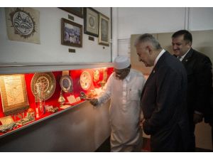 Başbakan Yıldırım’dan Singapur’da tarihi camiye ziyaret