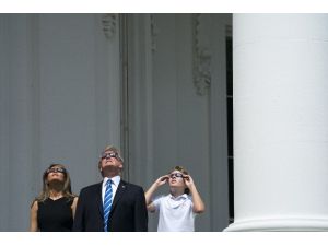 ABD Başkanı Trump, ailesiyle güneş tutulmasını izledi