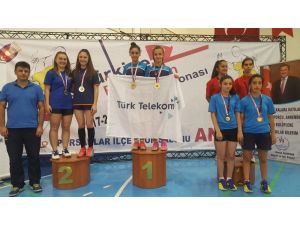 15 yaş Türkiye Şampiyonasından Badminton’da 4 altın madalya