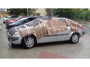 Vatandaşlardan araçlarına kartonlu ve halılı ’dolu’ önlemi