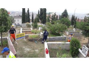 Gebze’de mezarlıklarda çalışmalar sürüyor