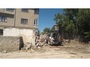 İpekyolu Belediyesi, metruk yapıların yıkımına başladı