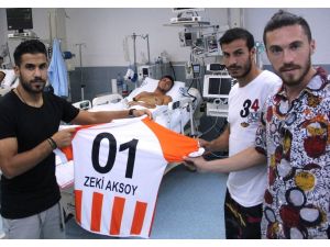 Adanasporlu futbolculardan yaralı askere ziyaret
