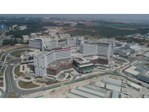 Bakan Çelik Adana Şehir Hastanesi ve Koza Stadyumu’nu inceledi