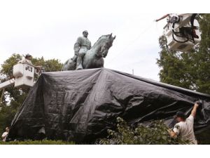 ABD’de general heykelleri siyah örtüyle kapatıldı