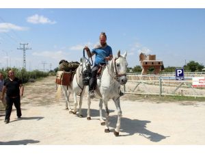 Polonya’dan Kudüs’e at sırtında hac yolculuğu
