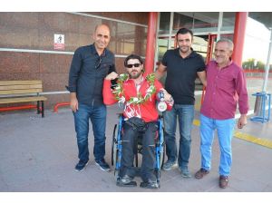 Bilek güreşinde dünyayı fethetti