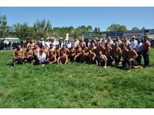 Simav’da geleneksel yağlı güreş turnuvası