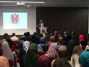 İbn Haldun Üniversitesi’nde ilk dersi Rektör Şentürk verdi