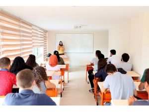 Büyükşehir Belediyesi, ücretsiz kurslarla gençleri üniversiteye hazırlıyor