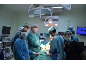 Devlet Hastanesi ürolojide ilk operasyonlara imza atıyor