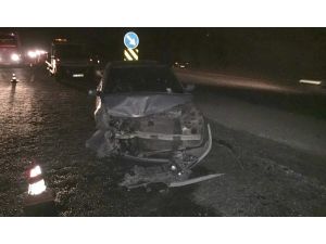 İki otomobil çarpıştı: 4 Yaralı