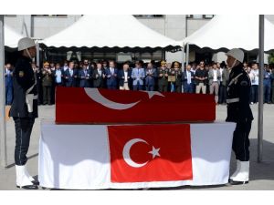 Şehit polis Aybek için İstanbul Emniyet Müdürlüğü’nde tören düzenlendi